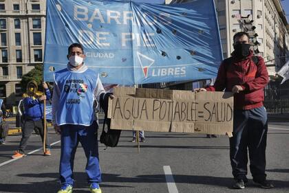 Reclamo de agua potable en las villas