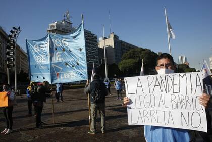 Integrantes Barrios de Pie se menifestaron en el Obelisco contra el Gobierno porteño