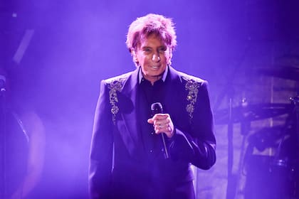 Barry Manilow en un concierto previo a los Grammys en el Beverly Hilton Hotel en Beverly Hills, California, el 1 de febrero del 2025. (Richard Shotwell/Invision/AP)