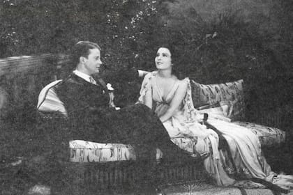 Barry Norton junto a la actriz mexicana Lupita Tovar en la versión en español de "Drácula", de 1931, en tiempos en que Hollywood replicaba sus películas más exitosas para el mercado hispanohablante