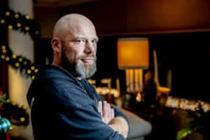 El primer ganador del primer Gran Hermano en el mundo todavía se lamenta de haber entrado a “la casa más famosa”