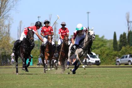 Bartolomé Castagnola (h.) supera a Tomás y Benjamín Panelo y Félix Esaín; la final tuvo lugar a la mañana para que se superpusiera con compromisos de los protagonistas.