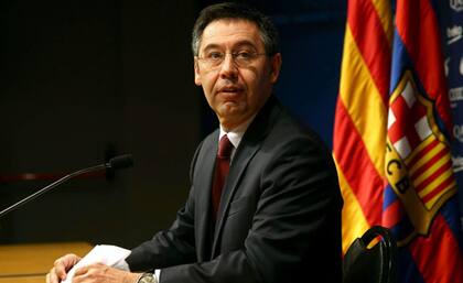 Josep María Bartomeu, presidente de Barcelona entre 2014 y 2020, está en el ojo de la tormenta junto a otros dirigentes del club por un caso de tráfico de influencias con la autoridad arbitral del fútbol de España.