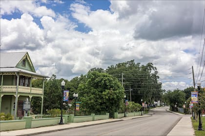 Bartow está a 50 millas de parques de atracciones y otros centros de entretenimiento, y se encuentra rodeada de más de 500 lagos