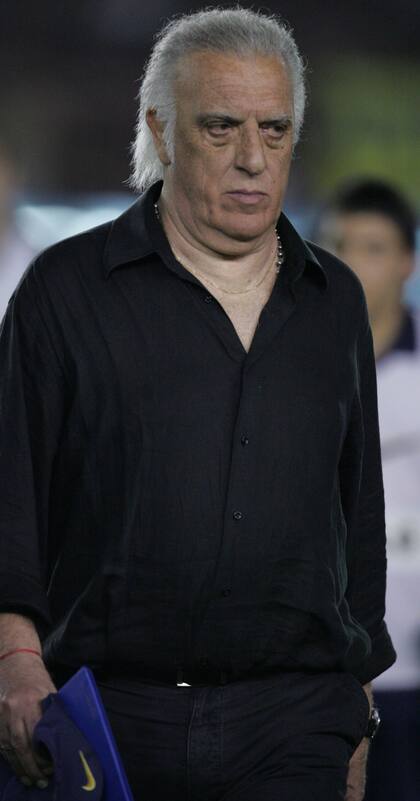 Basile y su ritual: una camisa negra para salir campeón con Boca