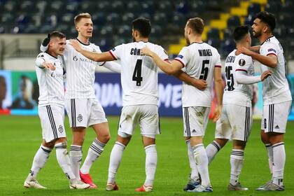 Basilea goleó a Frankfurt en Alemania y se lleva una buena diferencia para el partido de vuelta