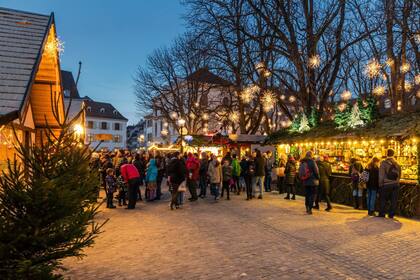 Basilea tiene un atractivo mercado navideño –el mayor del país– abierto en dos emplazamientos del centro histórico: las plazas Barfüsserplatz  y Münsterplatz.