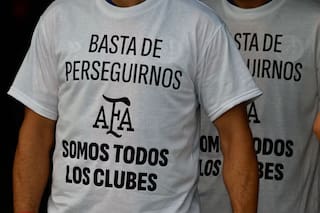 Qué dicen las remeras que vistieron los jugadores para defender a la AFA
