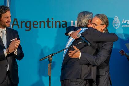 Basterra al tomar juramento al cargo ante el Presidente Fernndez