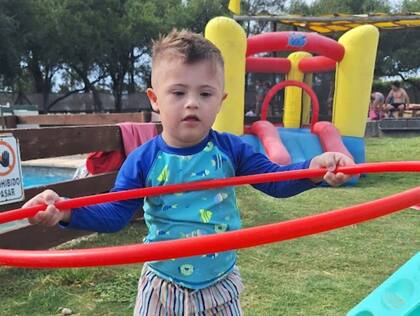 Bastian hace Kinesiología, Fonoaudiología y luego sumamos Terapia Ocupacional, Psicomotricidad y Fisiatría.