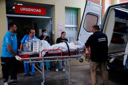 Bastián sale del hospital de Mar del Plata para el traslado en vuelo sanitario