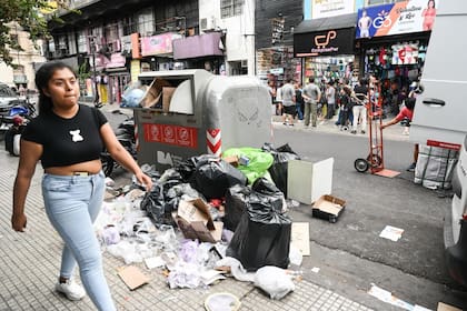 Basura en las calles porteñas por la falta de recolección