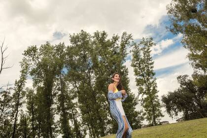 BATA A RAYAS (UMA, $5400), TOP (COMPLOT, $1300), SHORT CON LAZO (LAS PEPAS, $1590).