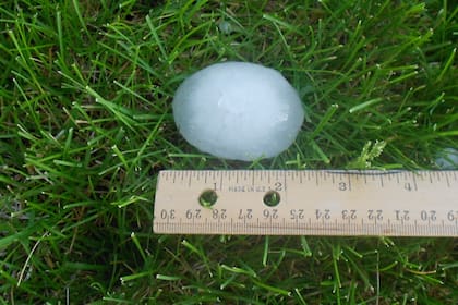 Batavia, Illinois, sufrió en junio el impacto de una supercélula que arrojó granizo del tamaño de pelotas de tenis