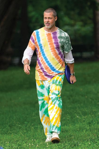 Batik de colores intensos, de pies a cabeza, para filmar un sketch en Riverside Park, Nueva York, junto a su amigo Jimmy Fallon.