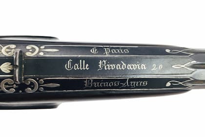 Batlle optó por un par de pistolas fabricadas por el armero francés Gilles Mariette, vendidas en Buenos Aires en la conocida armería de Ernesto París