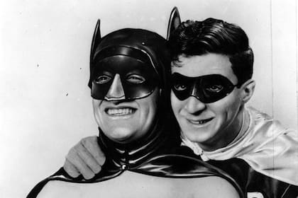 1950. Carlos Carella y Ricardo Bosch, Batman y Robin en el radioteatro argentino emitido por Radio Nacional.