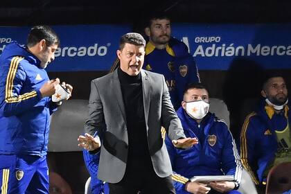 Battaglia da una indicación en su segundo partido como DT de Boca