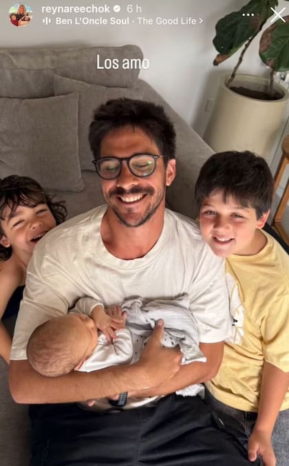 Bauti Lena con sus tres sobrinos, Belisario, Timoteo y Toribio (Foto: Instagram @reynareechok)