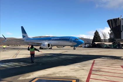 Bautismo del quinto Boeing 737 MAX 8, en Bariloche en junio de 2018
