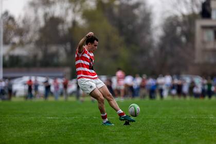 Bautista Canzani, el arma en forma de pie con la que cuenta Alumni para hacer puntos en el césped y en la tabla.