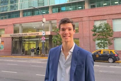 Bautista es oriundo de Santa Fe y solicitó la beca por distancia para estudiar en la USAL