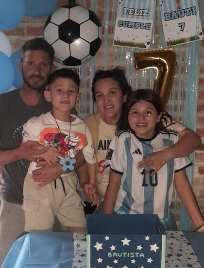 Bautista y su familia, el día que cumplió siete años