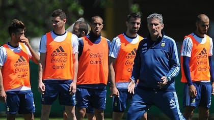 Bauza mantiene al Kun y pone a Gaitán por Dybala