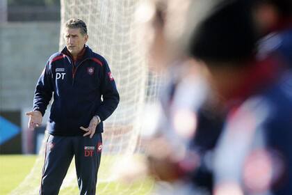 Bauza probó con Cauteruccio ante la falta de Piatti