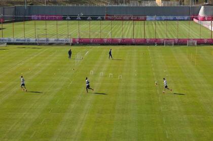 Bayern Múnich realizó este lunes su primer entrenamiento en grupos reducidos