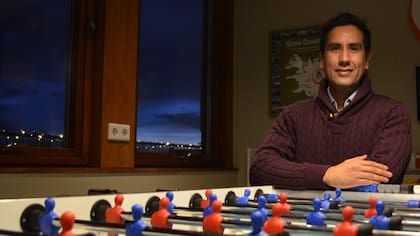 Bazán llegó hace poco con un muy buen empleo. El fútbol y las clases de salsa lo ayudaron a socializar con los islandeses.