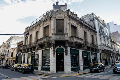 La esquina de Tacuarí y Mexico un clásico de Monserrat



