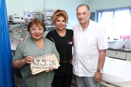 En la medida de lo posible, los profesionales de la salud también se permiten disfrutar del Vitel Toné y el brindis, obviamente sin alcohol,