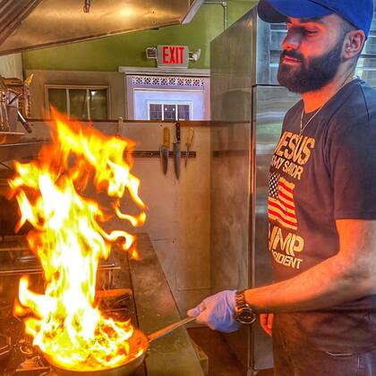 Beainy abrió la primera sucursal de Trump Burger un año después de llegar a EE.UU. (Instagram/@roland_beainy)