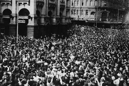 Beatlemanía: el recibimiento a la banda en Melbourne, Australia, última parada de Jimmy Nicol en el asiento de Ringo Starr