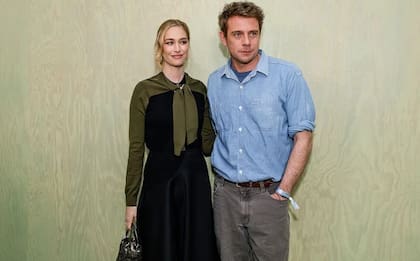 Beatrice Borromeo en el Jardín de las Tullerías. La nuera de Carolina de Mónaco e hija de la condesa Paola Marzotto se acercó a felicitar al diseñador Jonathan Anderson