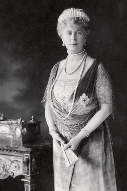 Se “coronó” con la tiara Mary, una de las joyas más importantes y valiosas del joyero real, que usó su abuela