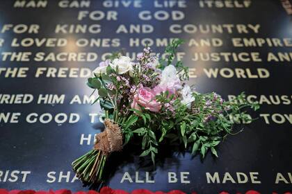 Beatriz se ocupó de que su ramo fuera depositado en el monumento al Soldado Caído, en Westminster, tal como dicta la tradición