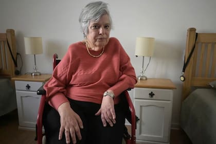 Beatriz Gelos, que sufre de ELA, apoya la ley de Muerte digna en Uruguay. (Foto: AFP/Eitan Abrahamovich).