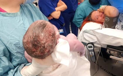 Bebé gigante de casi 7 kilos se volvió viral en Reino Unido