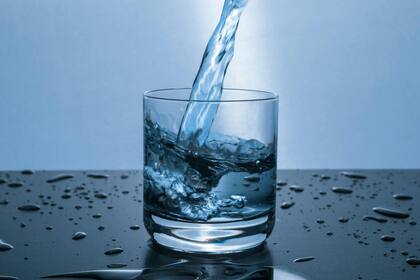 Beber agua en ayunas podría contribuir al fortalecimiento de la memoria a corto plazo