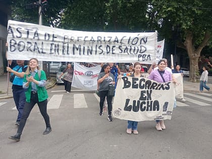 Becarios del área de salud se sumaron a la protesta