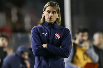 Beccacece, con el buzo de DT de Independiente: duró apenas 16 partidos