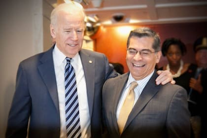 Becerra se desempeñó como secretario del Departamento de Salud y Servicios Humanos durante la administración Biden