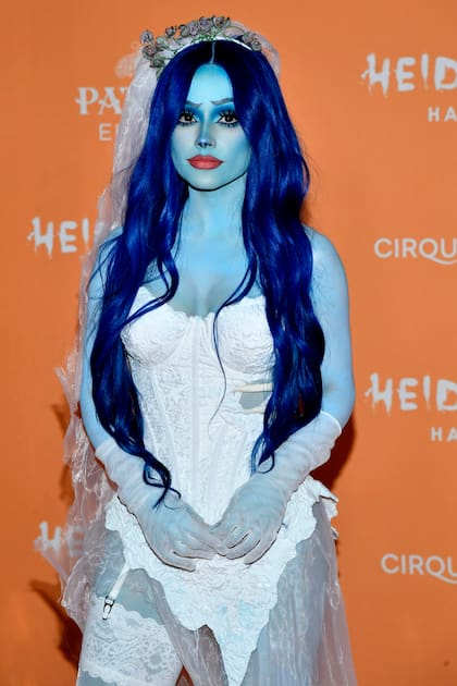 Becky G como la protagonista de El cadaver de la novia en la fiesta de Heidi Klum