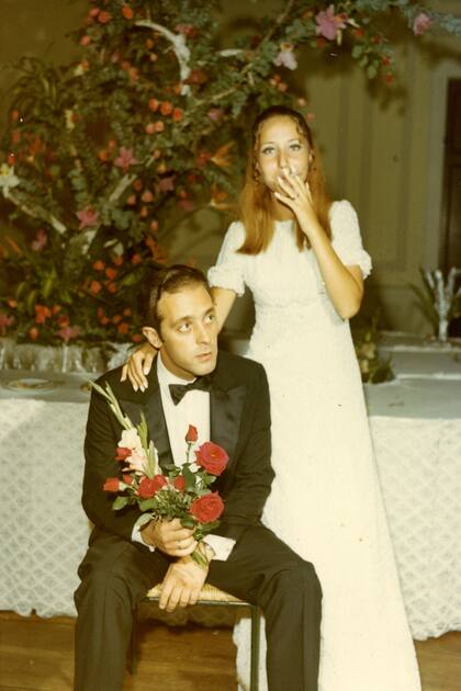 Becky junto a su marido, Silvio Shuster, durante su casamiento siete de febrero de 1970