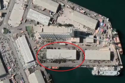 Señalado con un círculo, el depósito que explotó