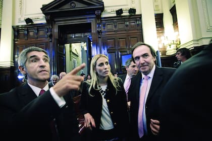 Belén con su abogado, Martín Leguizamón (izq); la Corte tiene la palabra