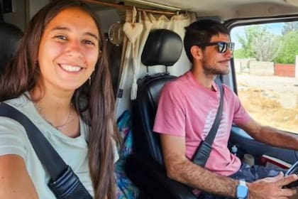 Belén y Martín son argentinos y recorren América en un motor home