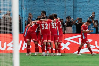 Belgrano aprovechó un blooper de Estudiantes para ganar y ser líder, antes del clásico con Talleres